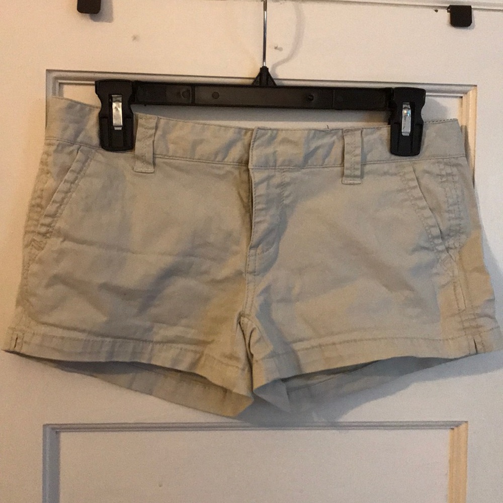 Aeropostale khaki shorts size 3/4